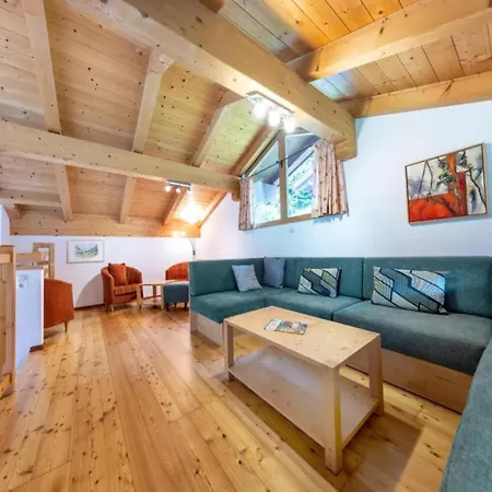Pinzgau Ski Chalet Retreat With Balcony Hébergement de vacances