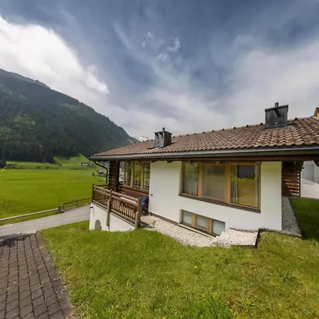 Pinzgau Ski Chalet Retreat With Balcony *