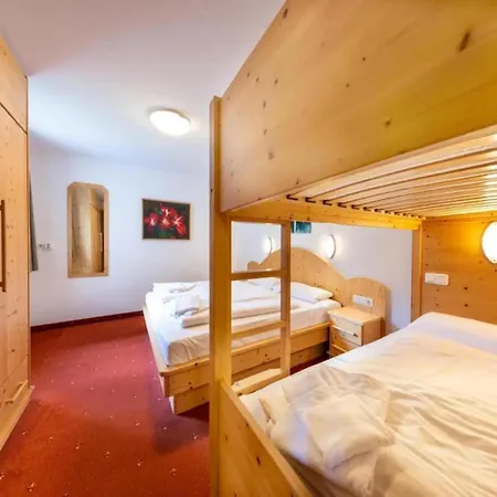 Hébergement de vacances Pinzgau Ski Chalet Retreat With Balcony Wald im Pinzgau