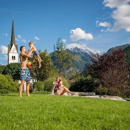 Pinzgau Ski Chalet Retreat With Balcony Hébergement de vacances *