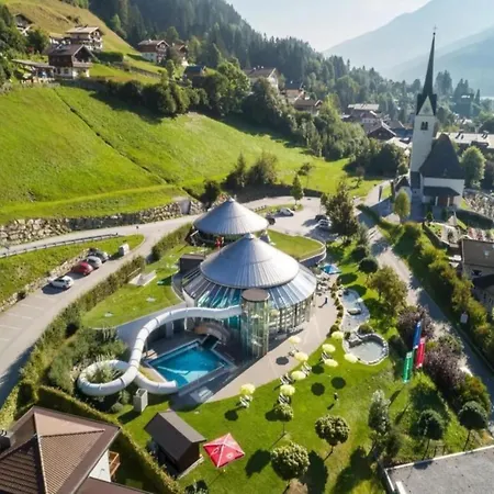 Pinzgau Ski Chalet Retreat With Balcony