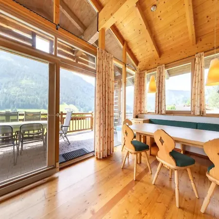 Pinzgau Ski Chalet Retreat With Balcony * Wald im Pinzgau